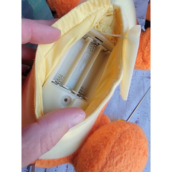 Tigger Roo Plush Stuff Animal Singing Musical Bouncing We Will Go Working - Picture 7 of 7